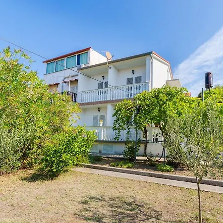 Ivica Apartment *