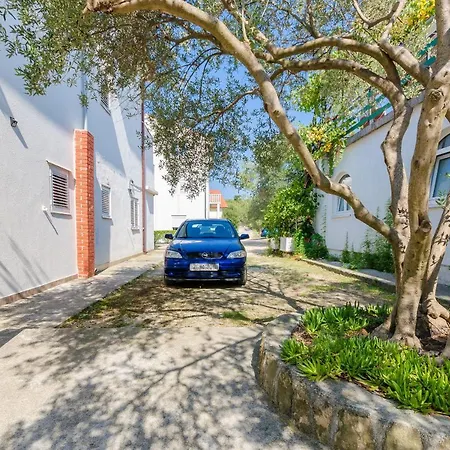 Apartment Ivica *
