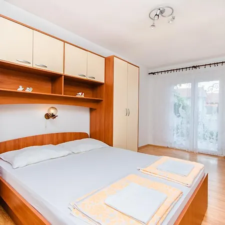 Apartment Ivica *