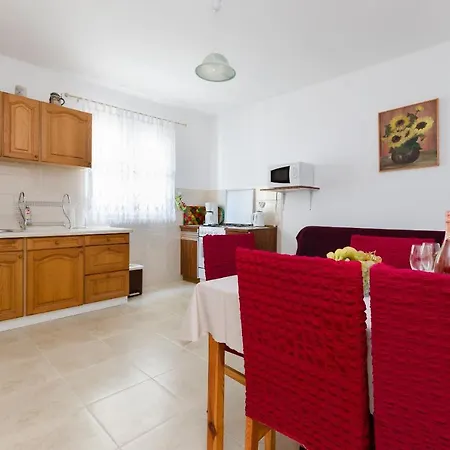 Apartment Ivica *